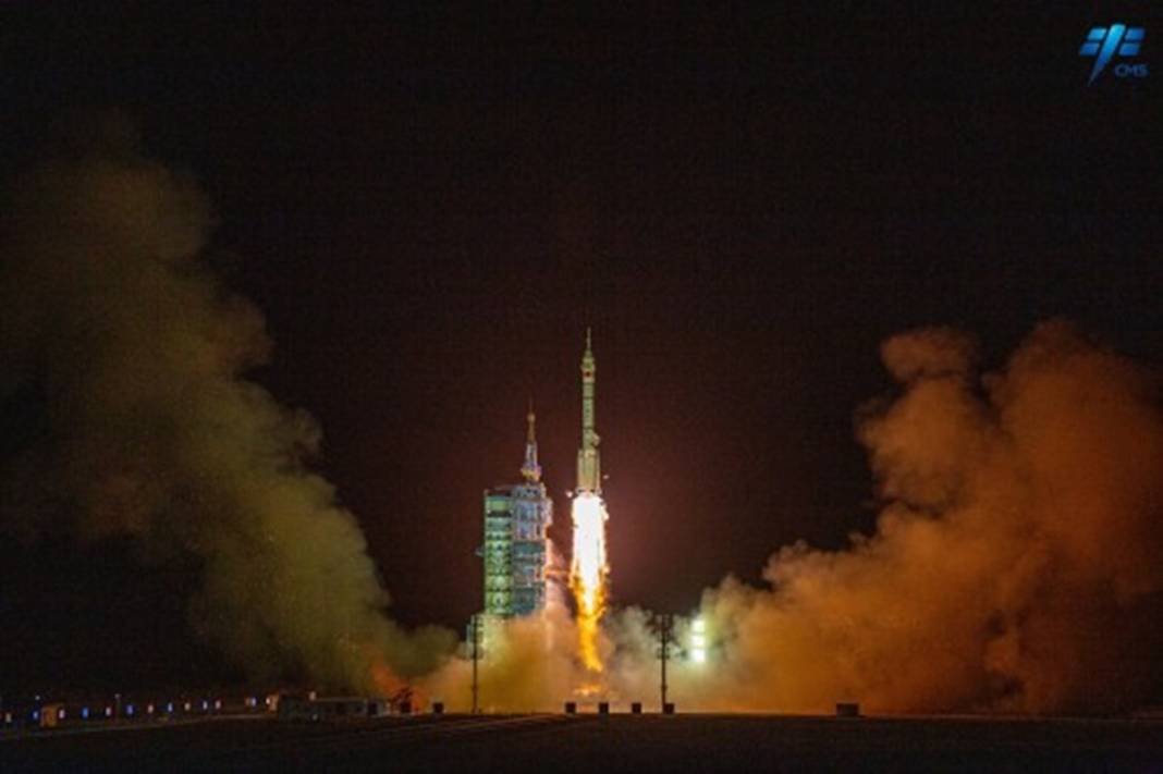 Altı ay uzayda kalan Çinli astronotlar Dünya'ya döndü 14